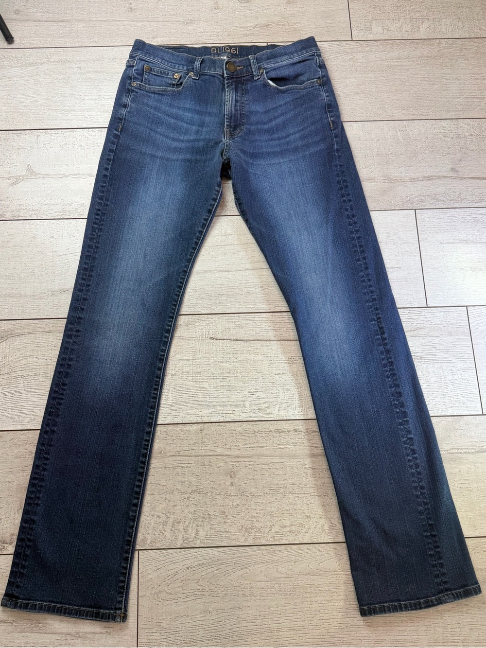 DL1961 Premium Denim Straight Leg Jeans Women’s Size 31 Medium Wash Stretch